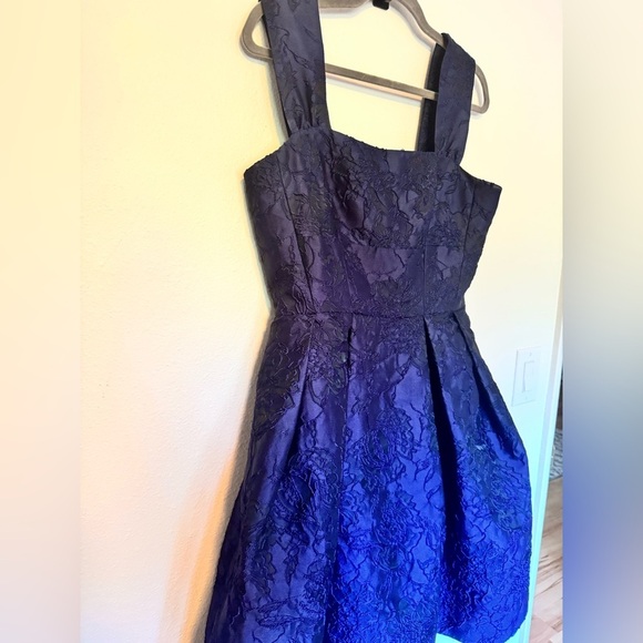 Gal Meets Glam Annabelle Satin Jacquard Dress Formal Cocktail Blue Size 8 EUC - Picture 4 of 9